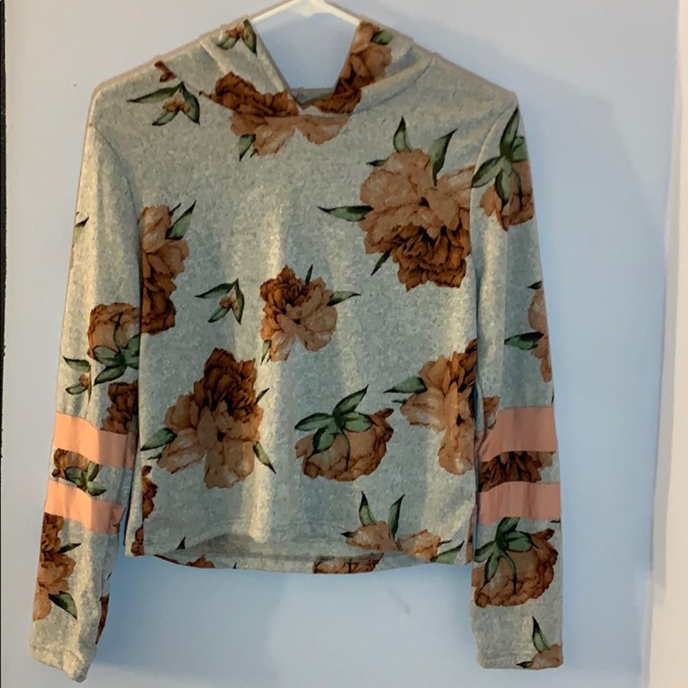 Long sleeved cropped sweater